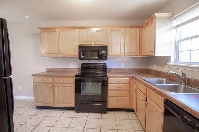 Building Photo - 1921 Field St