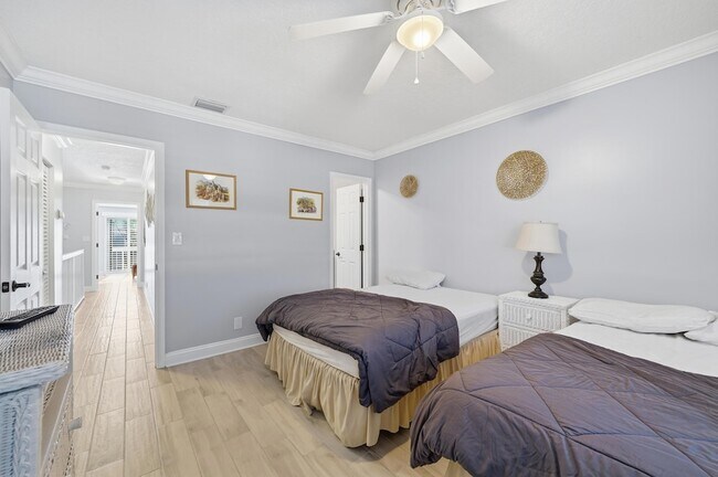 Building Photo - 842 SE 19th Ave