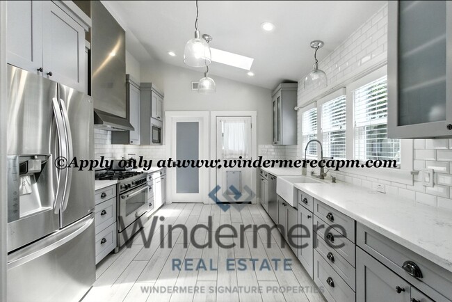 Building Photo - Timeless Modern Luxury 3 bedroom in one of...