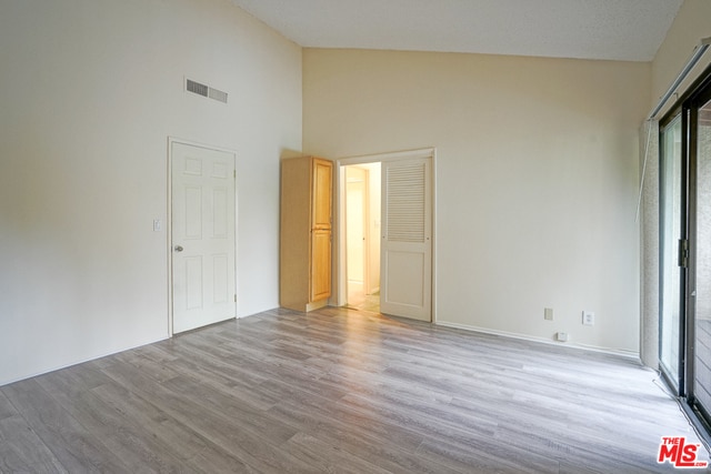 Building Photo - 5760 Owensmouth Ave