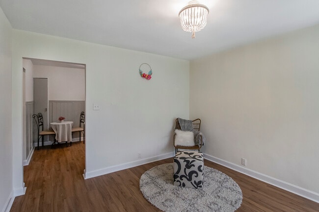 Building Photo - 130 S Park Rd