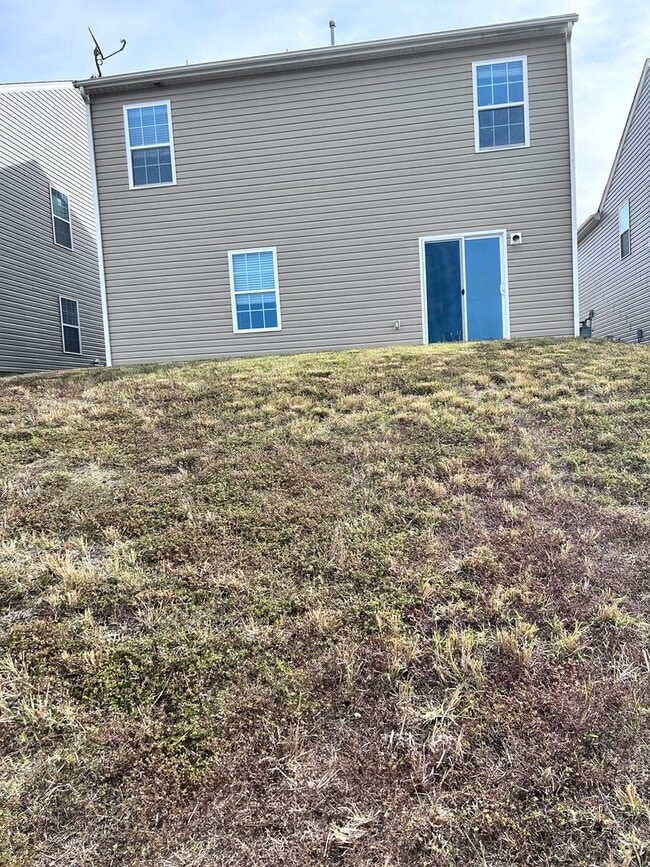 Building Photo - Spacious 5-Bedroom Home