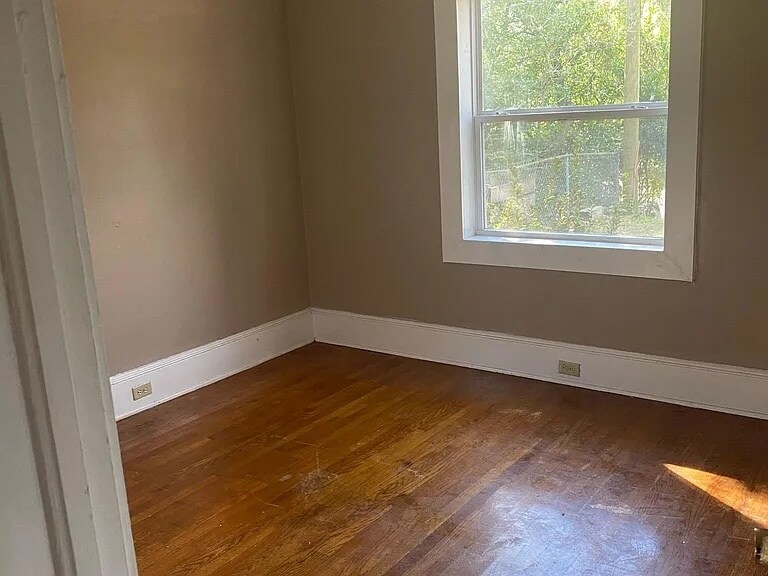 Building Photo - 2053 Monroe St