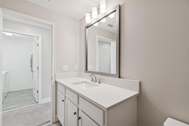 Building Photo - 4921 W Paul Ave