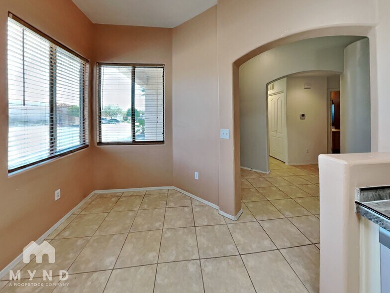 Building Photo - 2455 N Avenida TABICA