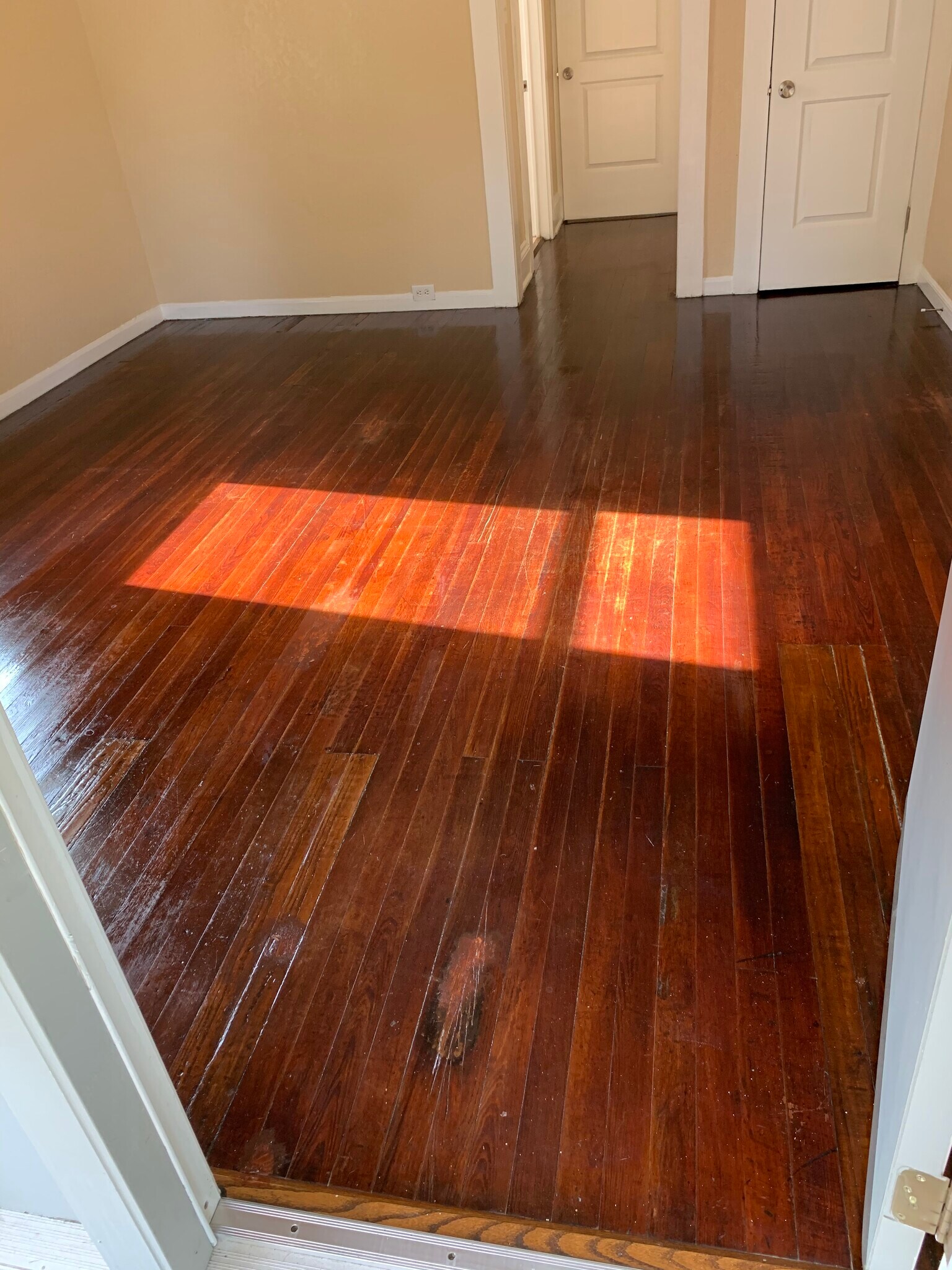 nice hardwood floors - 2243 Gilmore St