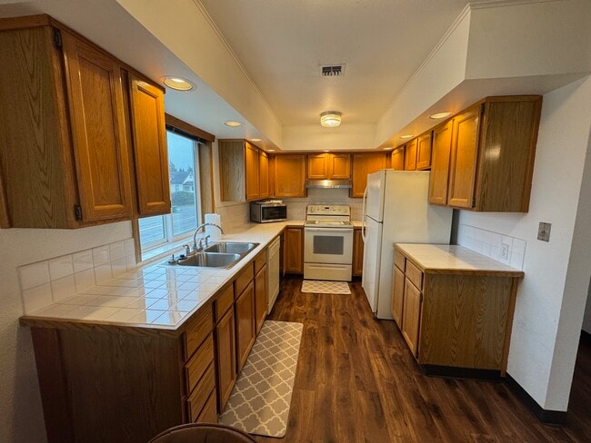 Building Photo - 4924 N Pearl St