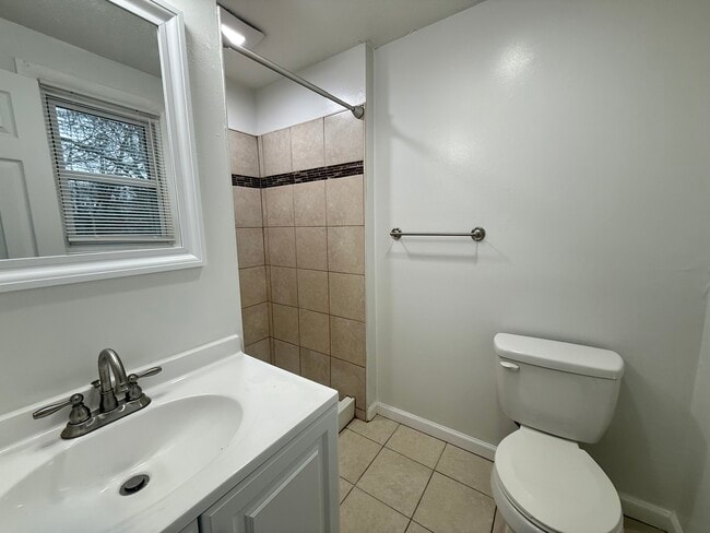 Building Photo - 123 Worthington Rd