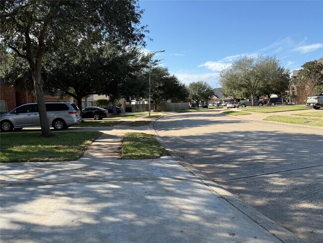 Building Photo - 2107 Castle Gardens Ln