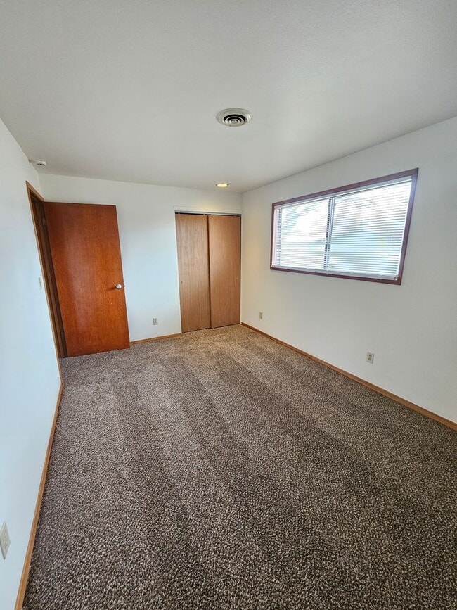 Building Photo - 205 Daley Dr