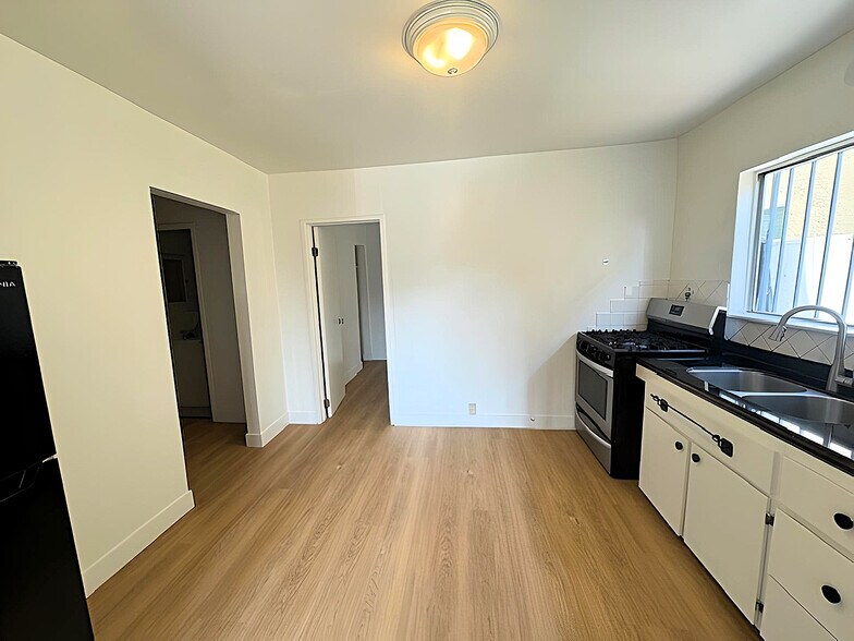 Building Photo - 849 N Vendome St