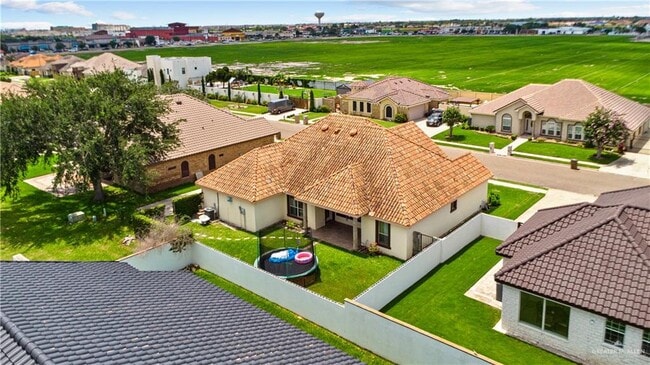 Building Photo - 26 W Rhin Dr