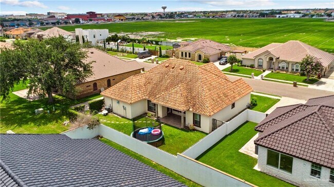 Building Photo - 34 W Rhin Dr