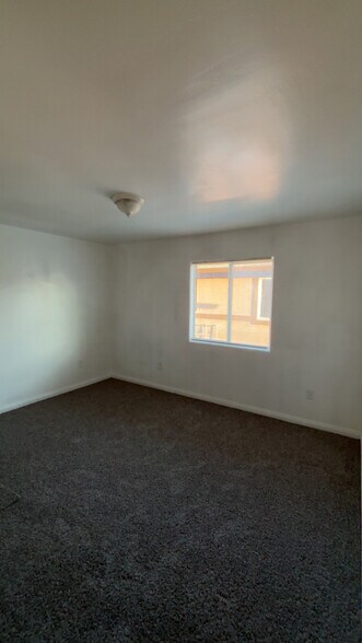 Building Photo - 326 Beardsley Ave