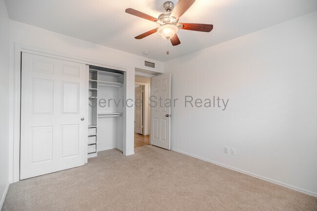 Building Photo - 6409 E Grandview Dr