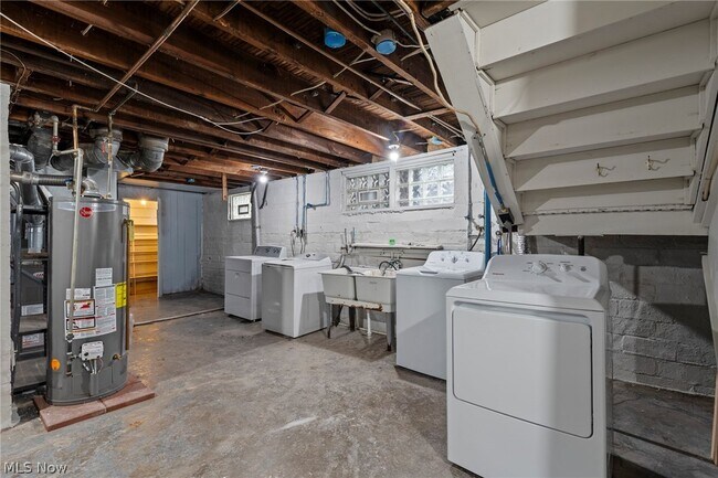 Building Photo - 2056 Wascana Ave