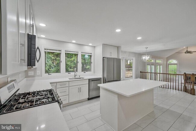 Building Photo - 4287 Exeter Dr