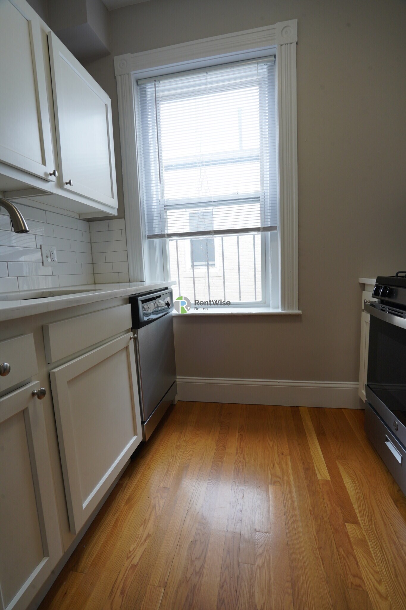 Building Photo - 76 Gordon St