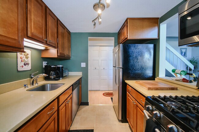 Building Photo - 37 Brookwood Dr