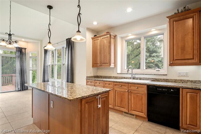 Building Photo - 47611 Manorwood Dr