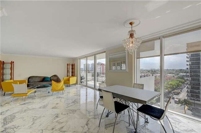 Building Photo - 2030 S Ocean Dr