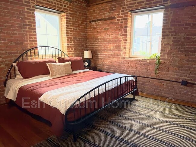 Building Photo - 437 W Grant St