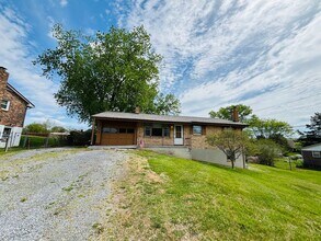 Building Photo - 1504 Thomas Ln