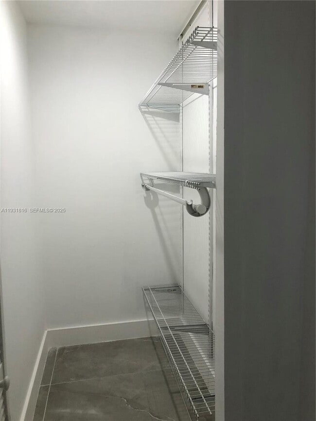 Building Photo - 777 SW 9th Ave