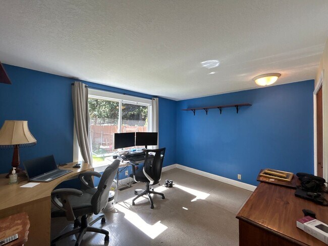 Building Photo - Country Living In The City - 3 Bedroom / 2 Bathroom Home on a Large Corner Lot