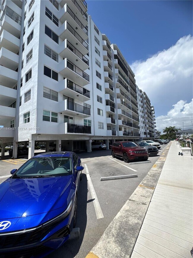 Building Photo - 3545 NE 166th St