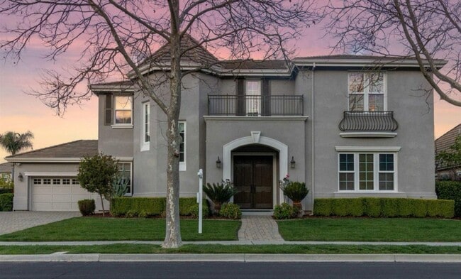 Primary Photo - Pleasanton Ridge 5 bed/5 bath, Solar, Amen...