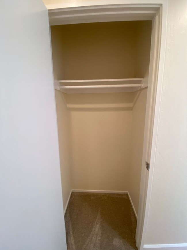 Building Photo - 1100 Island Dr