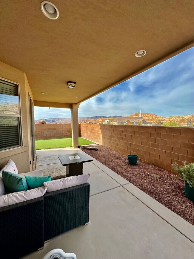 Building Photo - Short term lease! Beautiful Furnished St. George Home!!