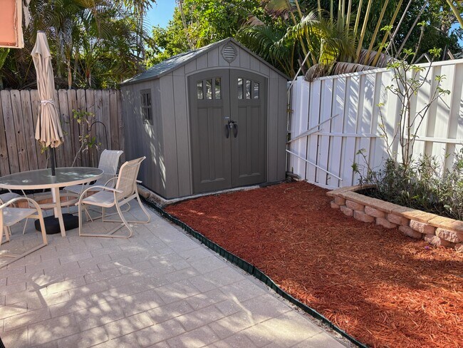 Building Photo - 5045 NE 15th Ave