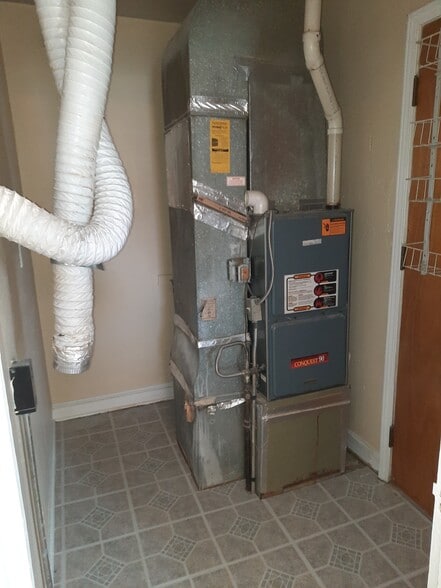 washer / dryer hookup - 6308 S 3rd St