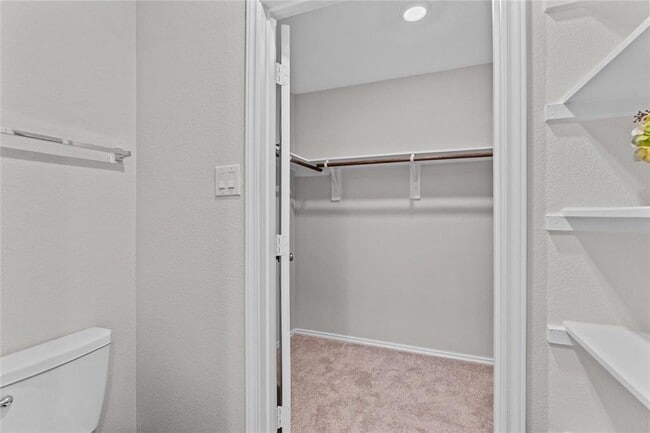 Building Photo - 14515 Broadbury Pond Rd