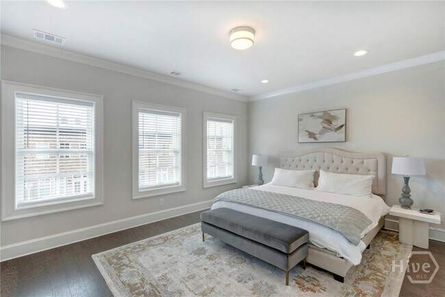 Building Photo - 433 Port St