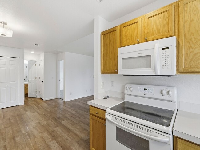 Building Photo - 5225 White Willow Dr