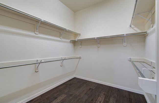 Building Photo - 5015 Crystal Wind Ln