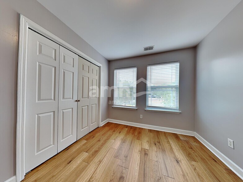 Building Photo - 15 Summer Hill Ct