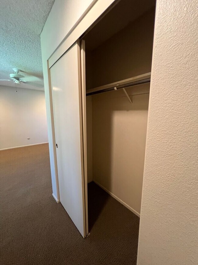 Building Photo - Beautiful upgraded 3b/2b home for rent in ...