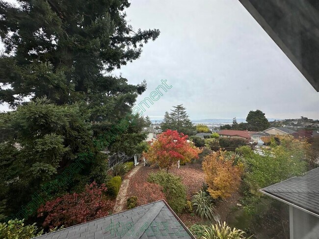 Building Photo - 108 Club Dr