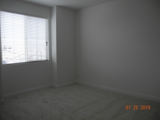 Building Photo - 1051 Whitworth Ave