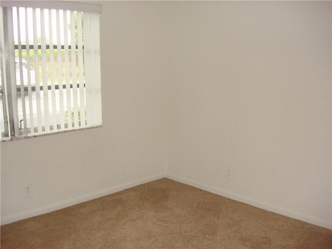 Building Photo - 770 SE 2nd Ave