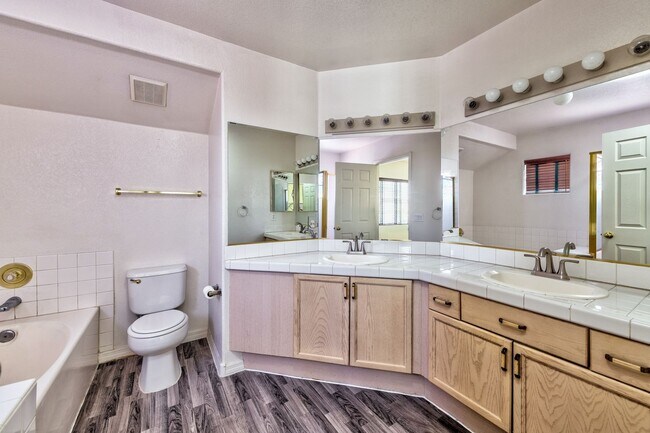 Building Photo - 7891 Macklin St