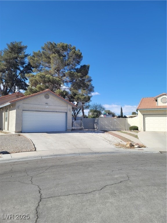 Primary Photo - 3948 N Applecrest St