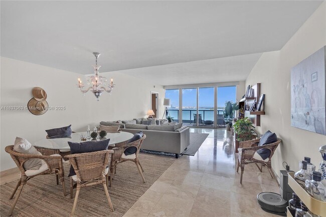 Building Photo - 1331 Brickell Bay Dr