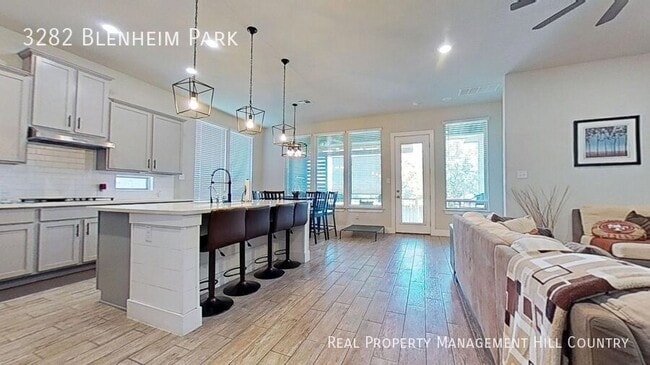 Building Photo - 3282 Blenheim Pk