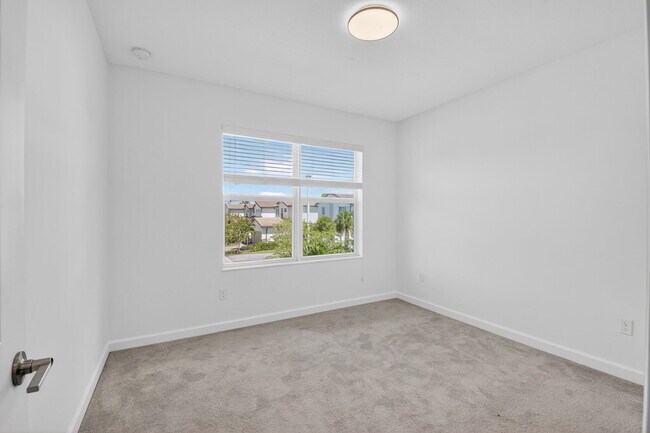 Building Photo - 4280 Buttonwood Dr