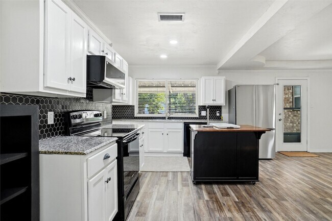 Building Photo - 129 Mountain View Dr